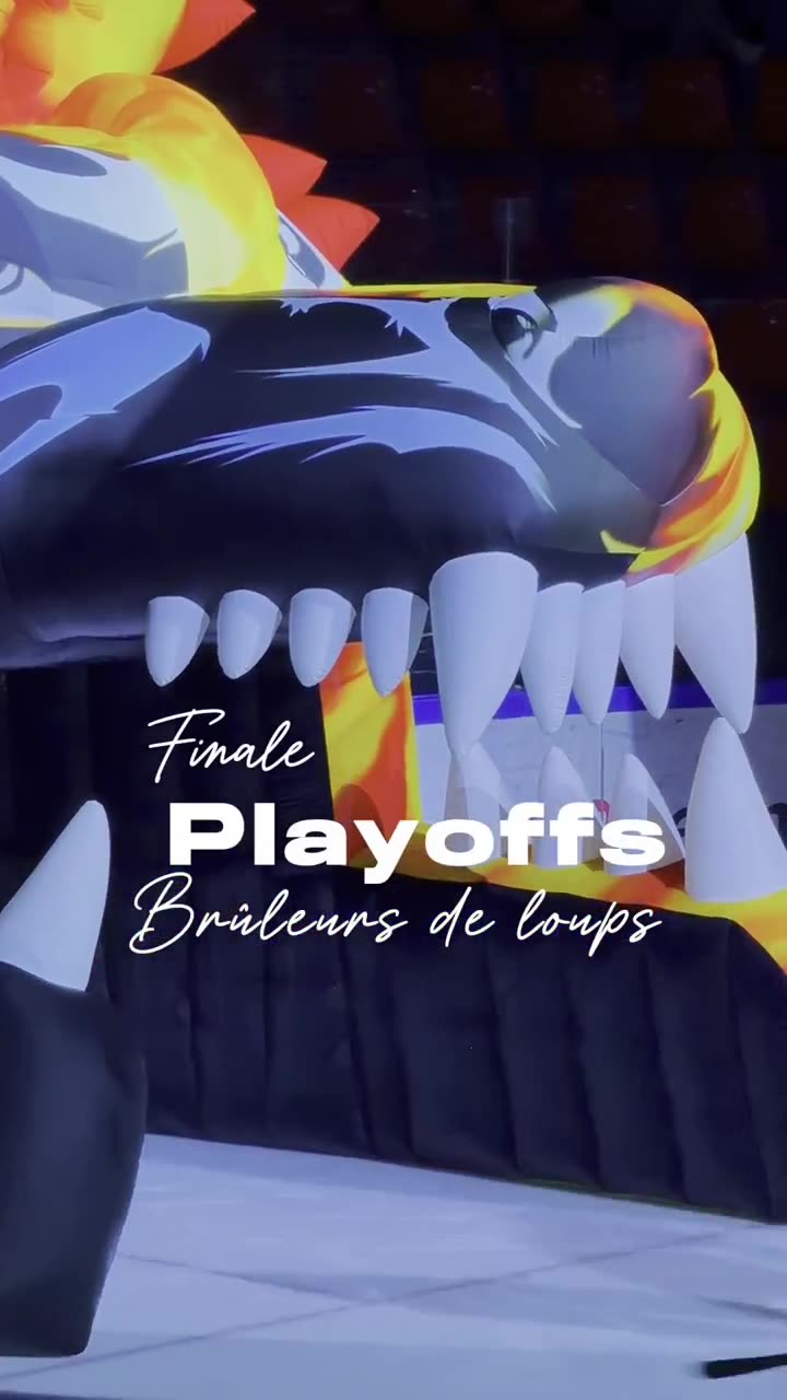 Joueurs des Brûleurs de Loups sur la glace de la patinoire de Grenoble